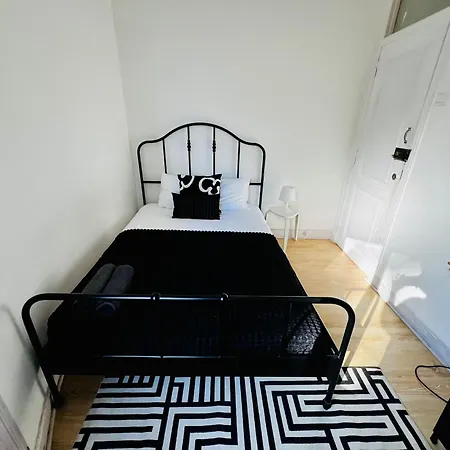 Hostel Luxury In Lisbon, Ideal For Tourists *